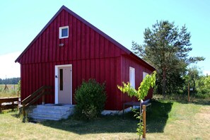 Stugans exteriör [sommar]