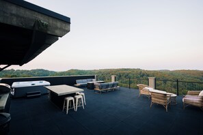 Spacious room for everyone on the rooftop.