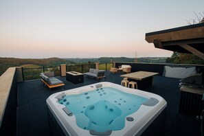 Bullfrog Hot Tub is now a feature on the rooftop