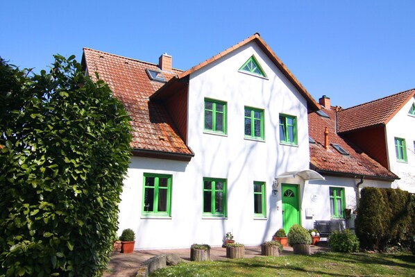 Außenseite Ferienhaus [Sommer]