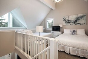 Loft Bedroom - 2 Queen Beds
