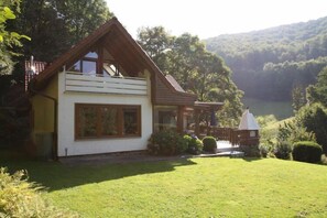 Außenseite Ferienhaus [Sommer]