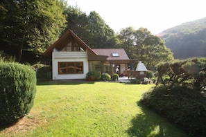 Außenseite Ferienhaus [Sommer]