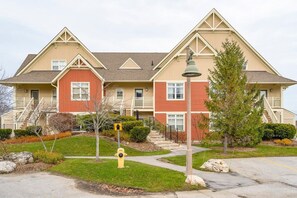 Welcome to the Rivergrass Community. Within a 5 minute walk from the Village at Blue Mountain. 