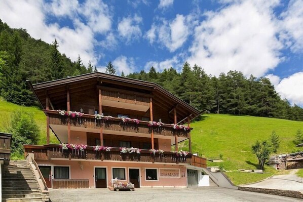 Außenseite Ferienhaus [Sommer]