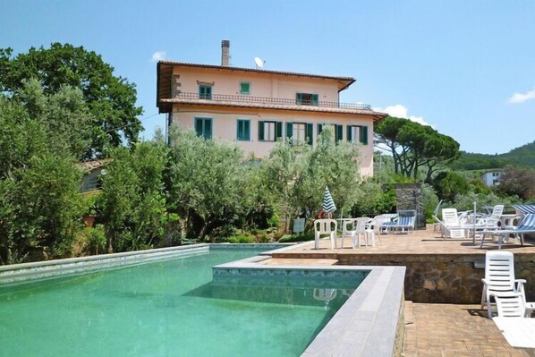 Holiday Home Swimming Pool
