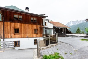 Stugans exteriör [sommar]