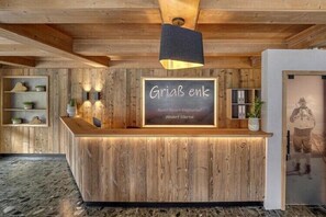 Entrance / Reception