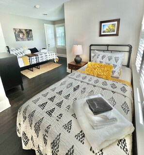 Bedroom 3, 2 Twin Beds