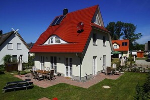 Außenseite Ferienhaus [Sommer]