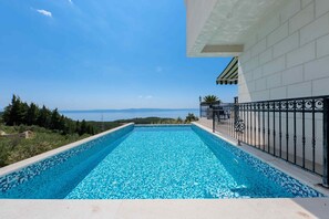 Holiday Home Swimming Pool