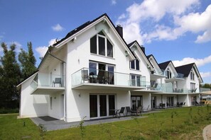 Außenseite Ferienhaus [Sommer]