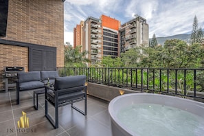 Bain à remous extérieur