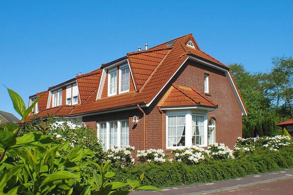 Stugans exteriör [sommar]