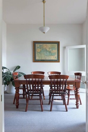 Share a meal around the dining table or discover Fitzroy’s flourishing food scene close by.
