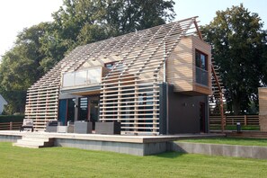 Außenseite Ferienhaus [Sommer]