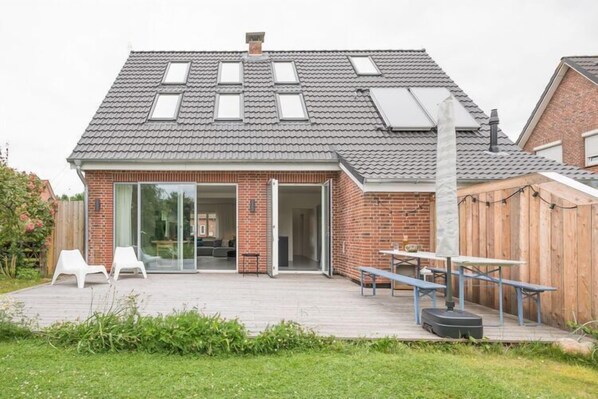 Außenseite Ferienhaus [Sommer]