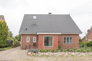 Außenseite Ferienhaus [Sommer]
