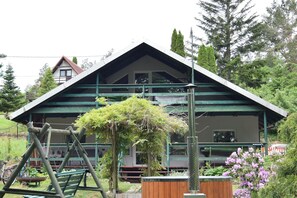 Außenseite Ferienhaus [Sommer]