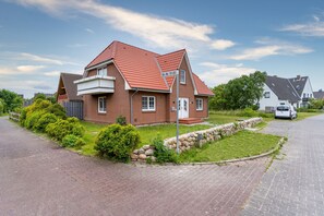Außenseite Ferienhaus [Sommer]