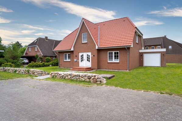 Außenseite Ferienhaus [Sommer]
