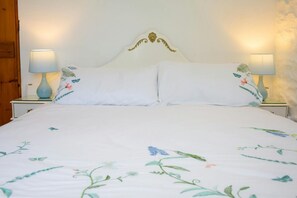 Double bed with bedside tables and lamps