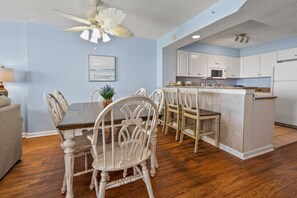 Indoors, Hardwood, Floor, Flooring, Building