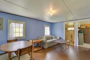 Living Room | Single-Story Cabin | Window A/C