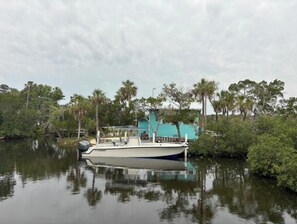 Back dock with 28’ contender
