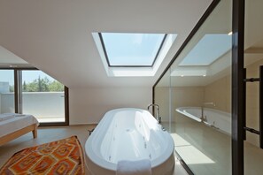 Master bedroom with jacuzzi, fully furnished bathroom and private balcony 