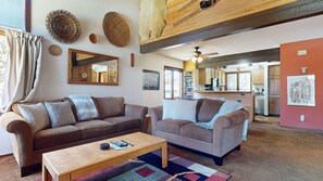 Home Decor, Furniture, Table, Indoors, Living Room