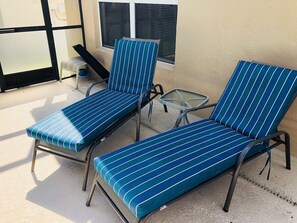 Pool Seating