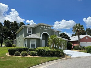 1632FHL - Front Exterior (1).jpeg