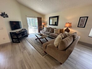 1694WAL - Living Room (1).jpeg