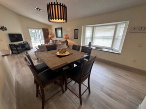 1694WAL - Dining Area.jpeg