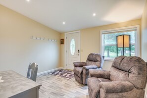 Sitting Room | Desk