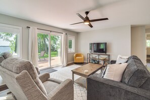 Family Room | 2-Story Home | Smart TV | Central A/C & Heating | Free WiFi