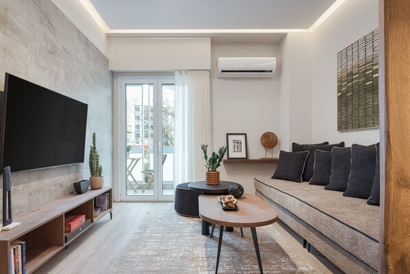 Astounding Athens Apartment | 3 Bedrooms | Apartment  Akugetsu | Small Furnished Balcony Overlooking the City | Luxurious Haven in the Heart of Athens | Kallirrois 12 | Acropolis