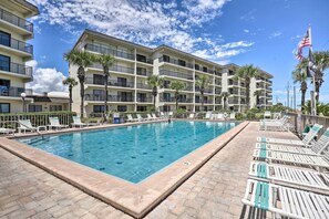 Ocean Watch Condominiums Community Amenities | Outdoor Pool