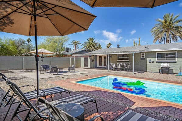 Tucson Oasis: Spacious & Comfortable Home with Pool & Quiet Charm- by Rather Be Properties