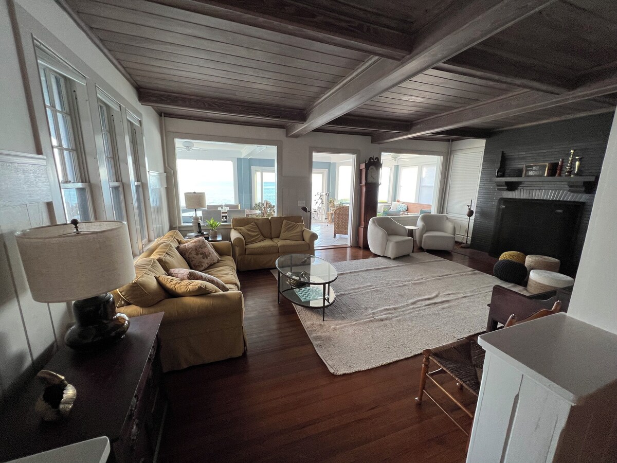 CT Waterfront beach house! Family-sized with all the amenities.