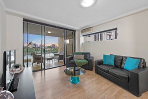 Spacious, Air-Con, Unlimited WiFi, Smart TV...