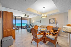 Dining area for 4 with a gulf view