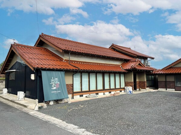 ・[Exterior] Renovated at the end of 2023 ♪ The hotel can accommodate up to 20 people.