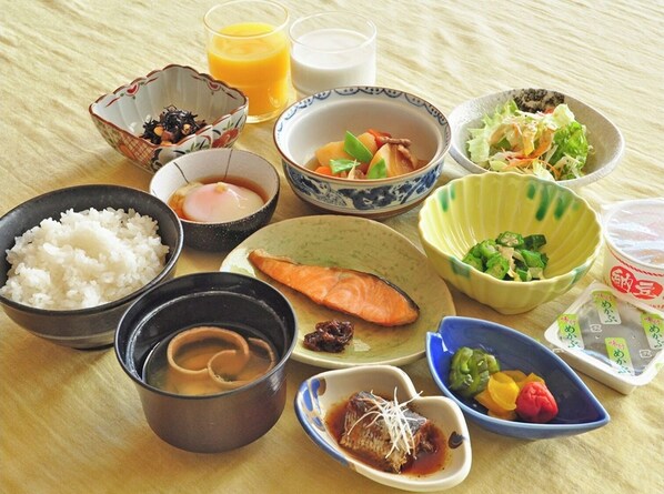 [Breakfast] Example of a Japanese meal *Either option will be provided depending on the reservation situation (cannot be selected)