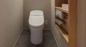 [Room facilities] Toilets with washlet functions are provided.