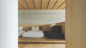 [Premium Suite] 62 m² / bed width 1,200 mm + sofa bed. Relax in a sea-facing room.