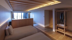 [Terrace Bath Premium Twin] 50m² / bed width 1,200mm + sofa bed. Overlooking Atami from the terrace.