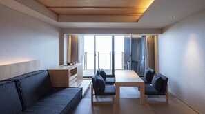 [Terrace Bath Premium Twin] 50m² / bed width 1,200mm + sofa bed. Open-air hot spring bath available.