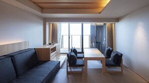 [Terrace Bath Premium Twin] 50m² / bed width 1,200mm + sofa bed. Open-air hot spring bath available.